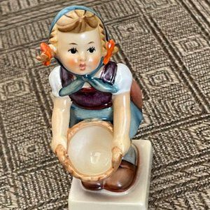 Vintage Hummel/Goebel # 73 "Little Helper"- Girl with basket-1970"s
